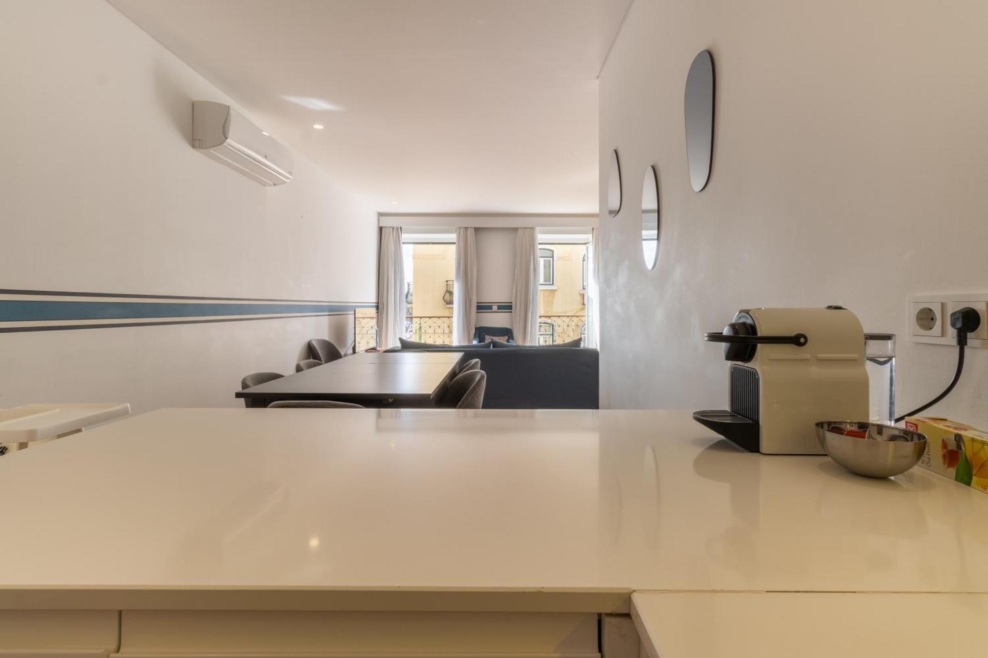 Apartament Modern 3Br, Terrace, Ac/Heating & Self Check-In Lizbona Zewnętrze zdjęcie