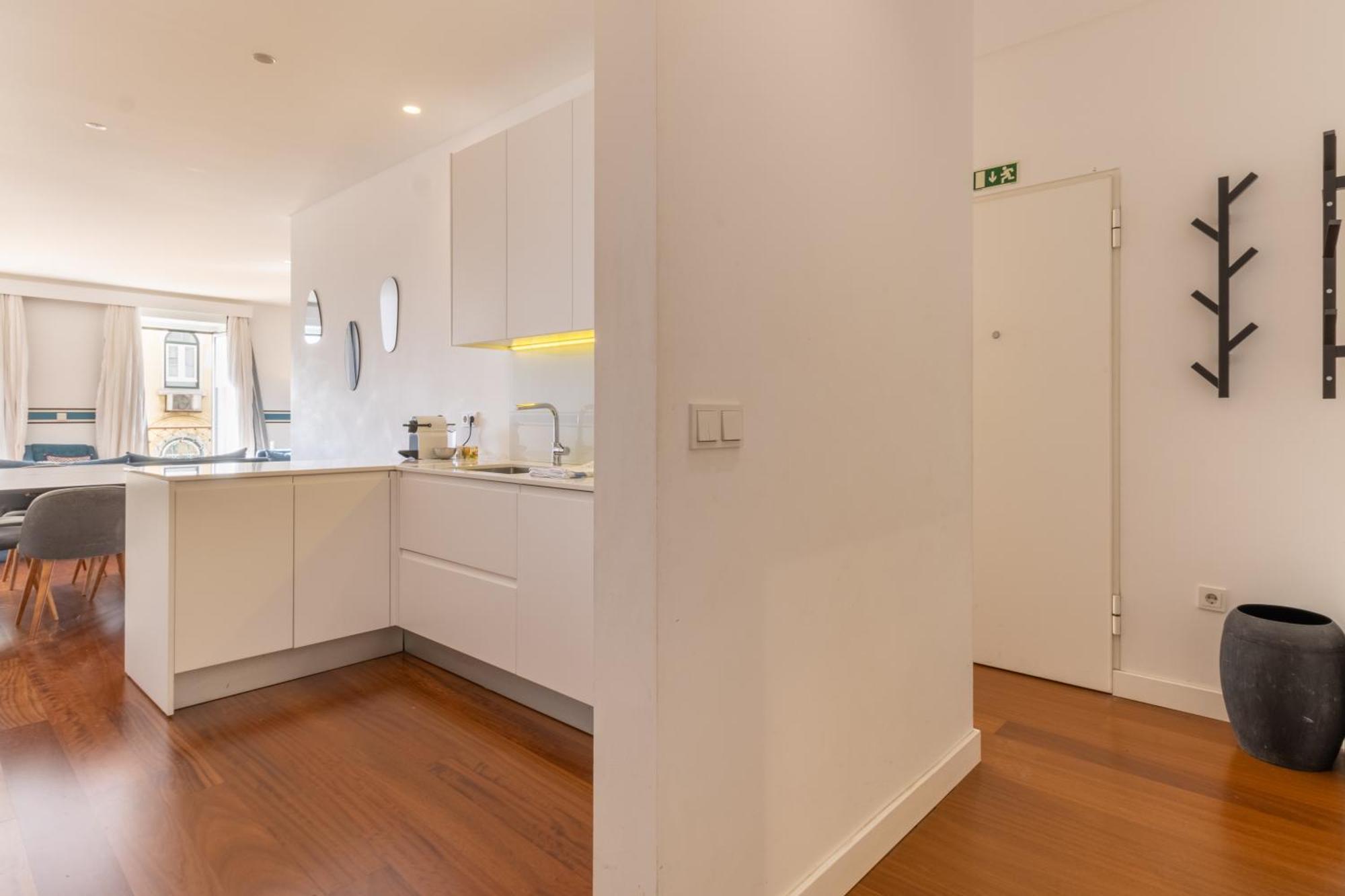 Apartament Modern 3Br, Terrace, Ac/Heating & Self Check-In Lizbona Zewnętrze zdjęcie
