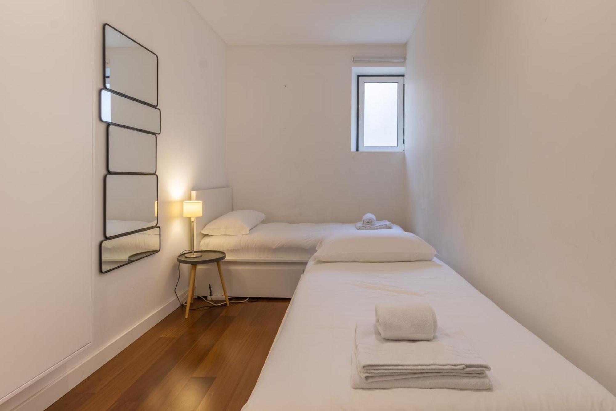Apartament Modern 3Br, Terrace, Ac/Heating & Self Check-In Lizbona Zewnętrze zdjęcie