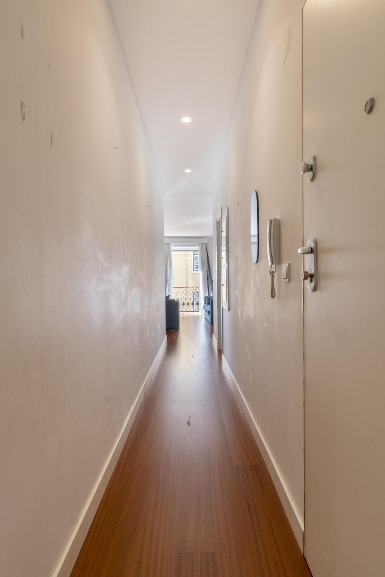 Apartament Modern 3Br, Terrace, Ac/Heating & Self Check-In Lizbona Zewnętrze zdjęcie
