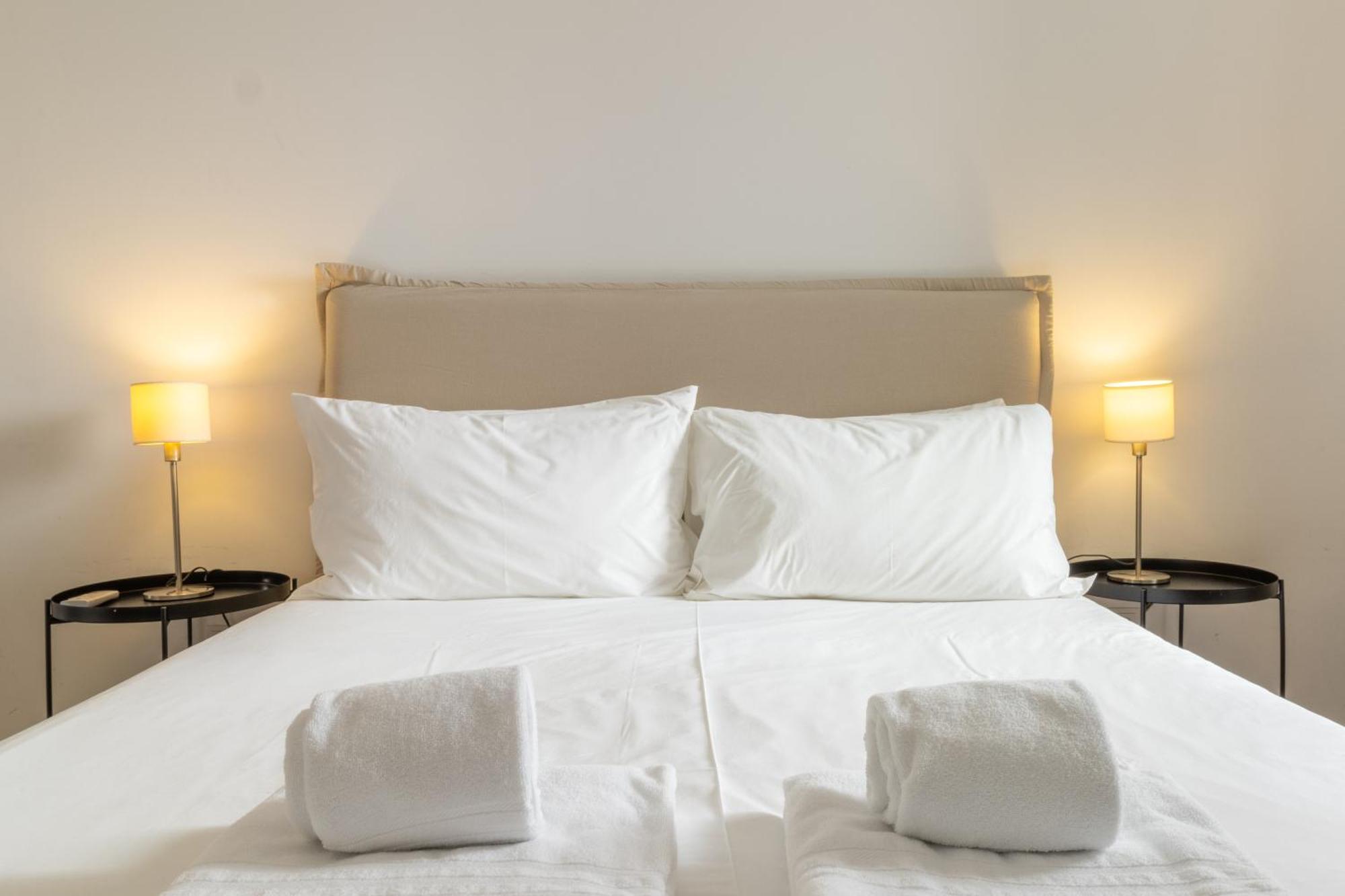 Apartament Modern 3Br, Terrace, Ac/Heating & Self Check-In Lizbona Zewnętrze zdjęcie
