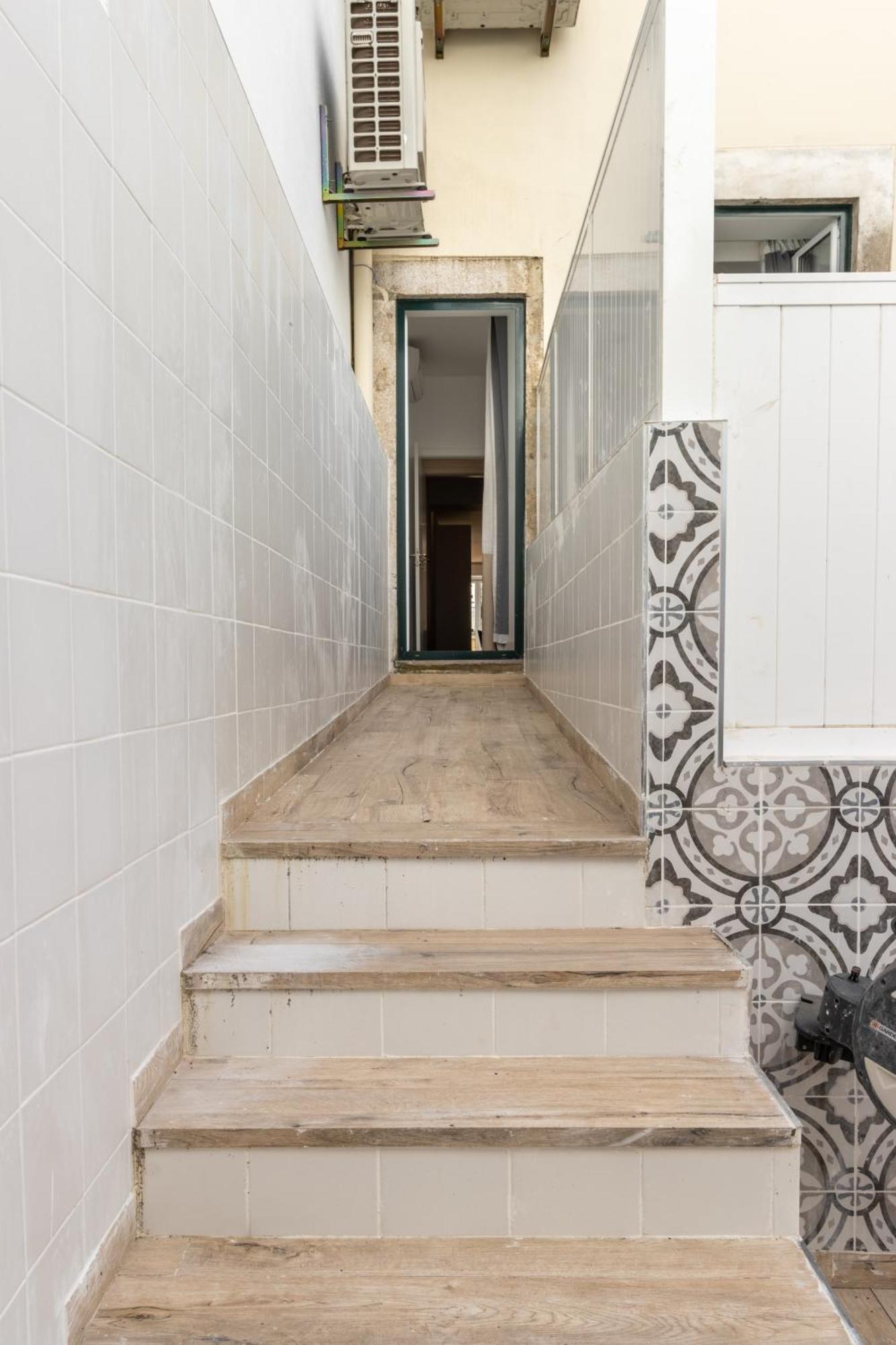 Apartament Modern 3Br, Terrace, Ac/Heating & Self Check-In Lizbona Zewnętrze zdjęcie