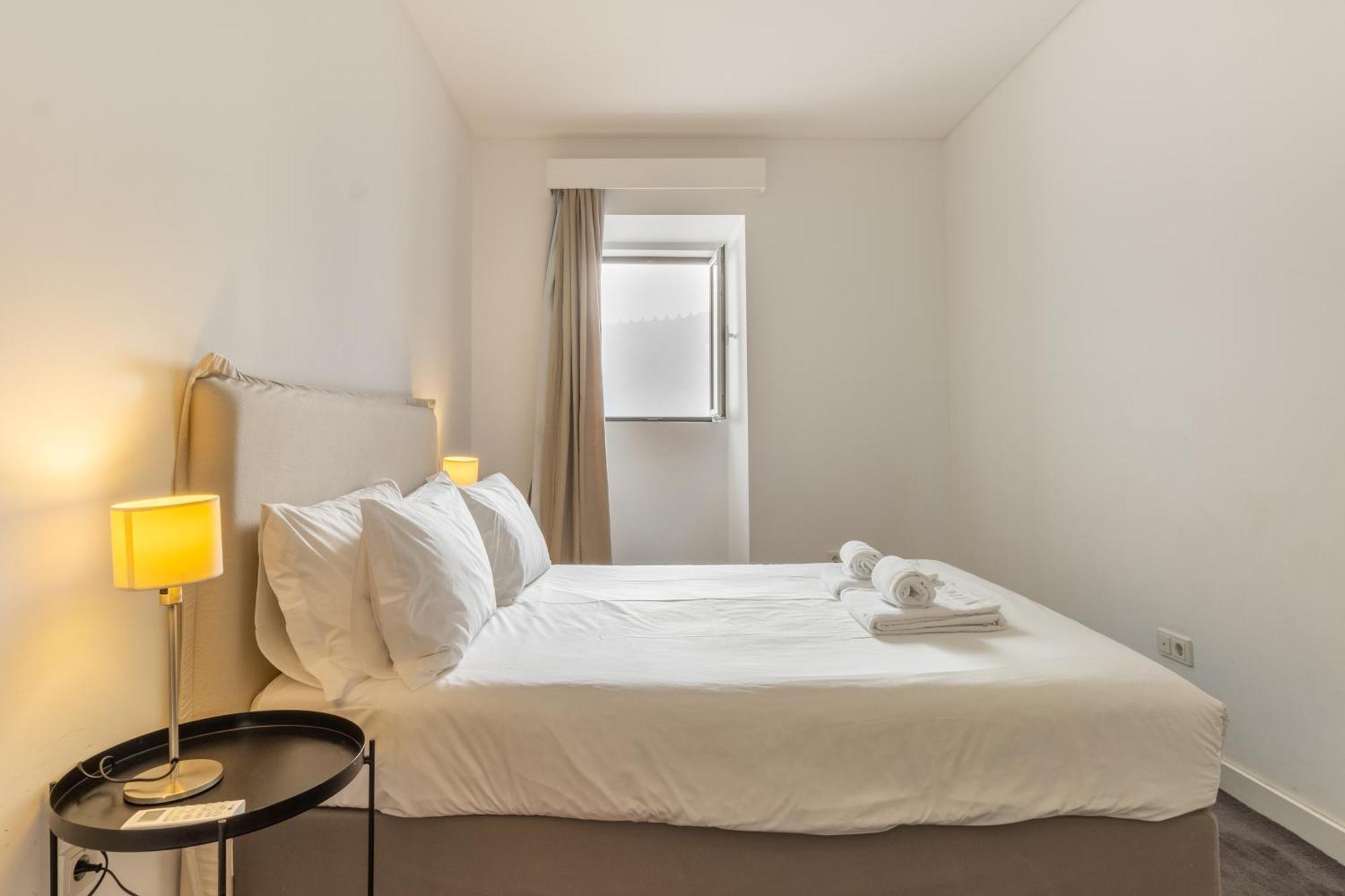 Apartament Modern 3Br, Terrace, Ac/Heating & Self Check-In Lizbona Zewnętrze zdjęcie