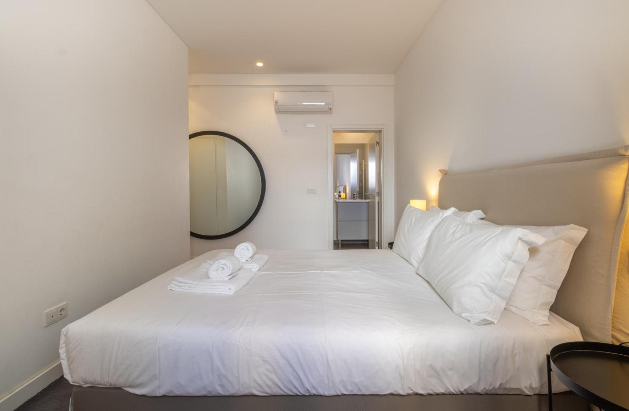 Apartament Modern 3Br, Terrace, Ac/Heating & Self Check-In Lizbona Zewnętrze zdjęcie