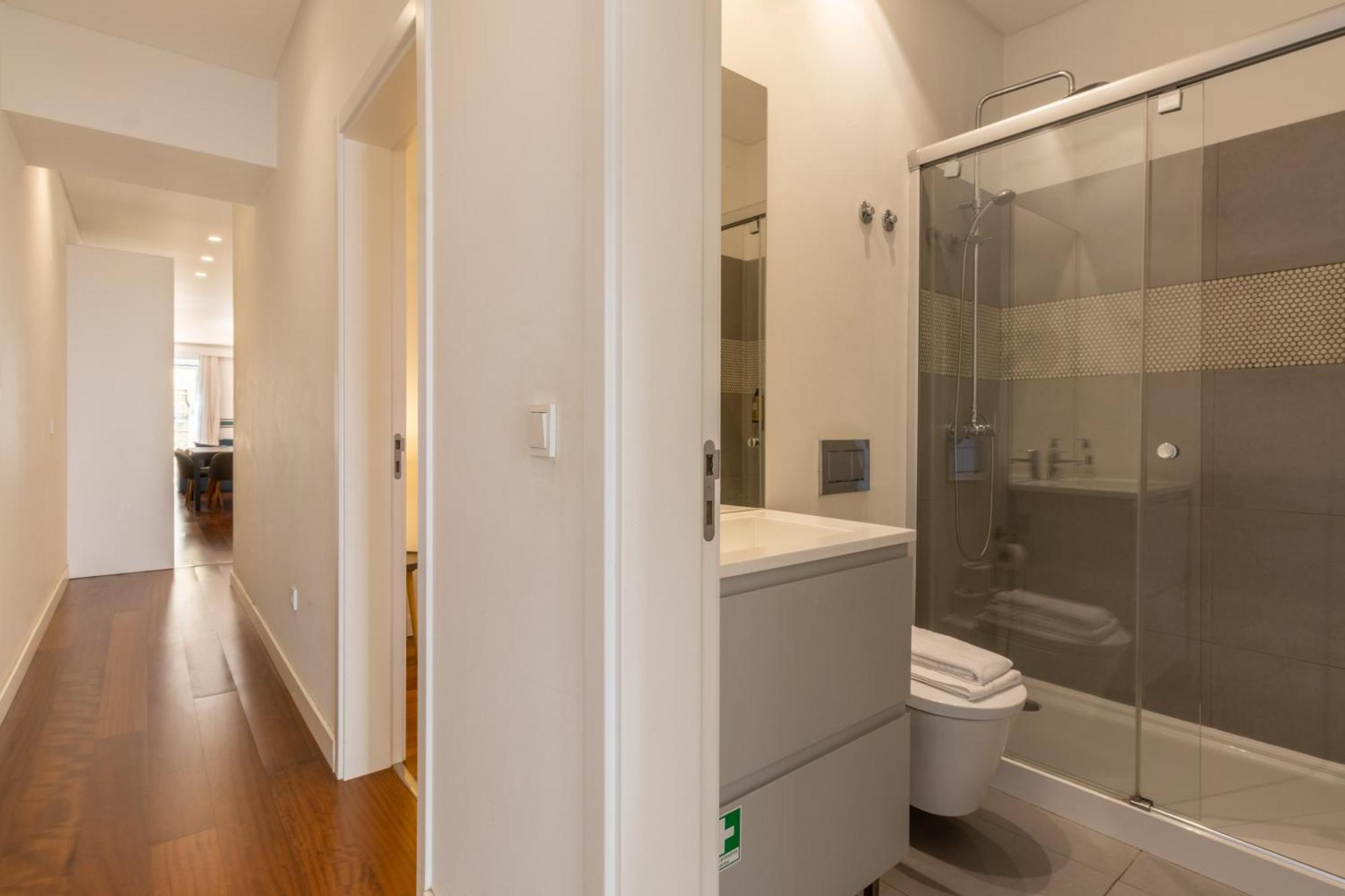Apartament Modern 3Br, Terrace, Ac/Heating & Self Check-In Lizbona Zewnętrze zdjęcie