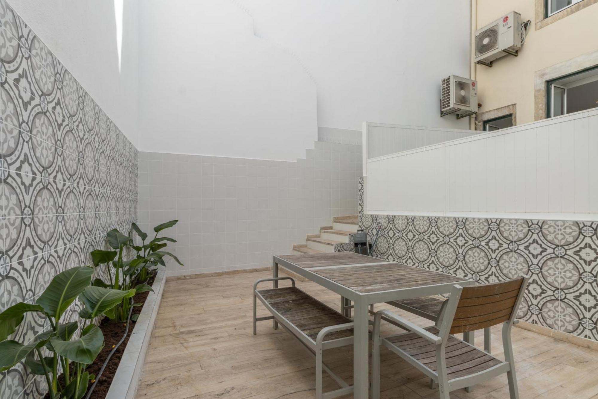 Apartament Modern 3Br, Terrace, Ac/Heating & Self Check-In Lizbona Zewnętrze zdjęcie