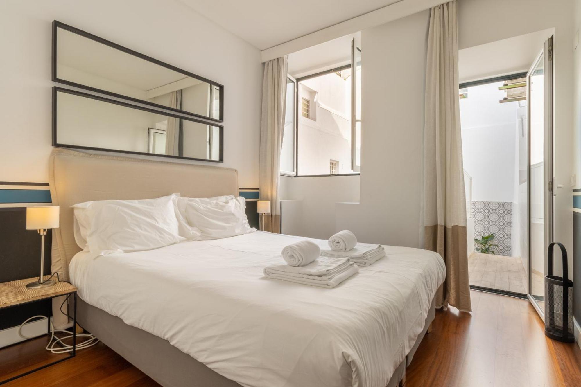 Apartament Modern 3Br, Terrace, Ac/Heating & Self Check-In Lizbona Zewnętrze zdjęcie