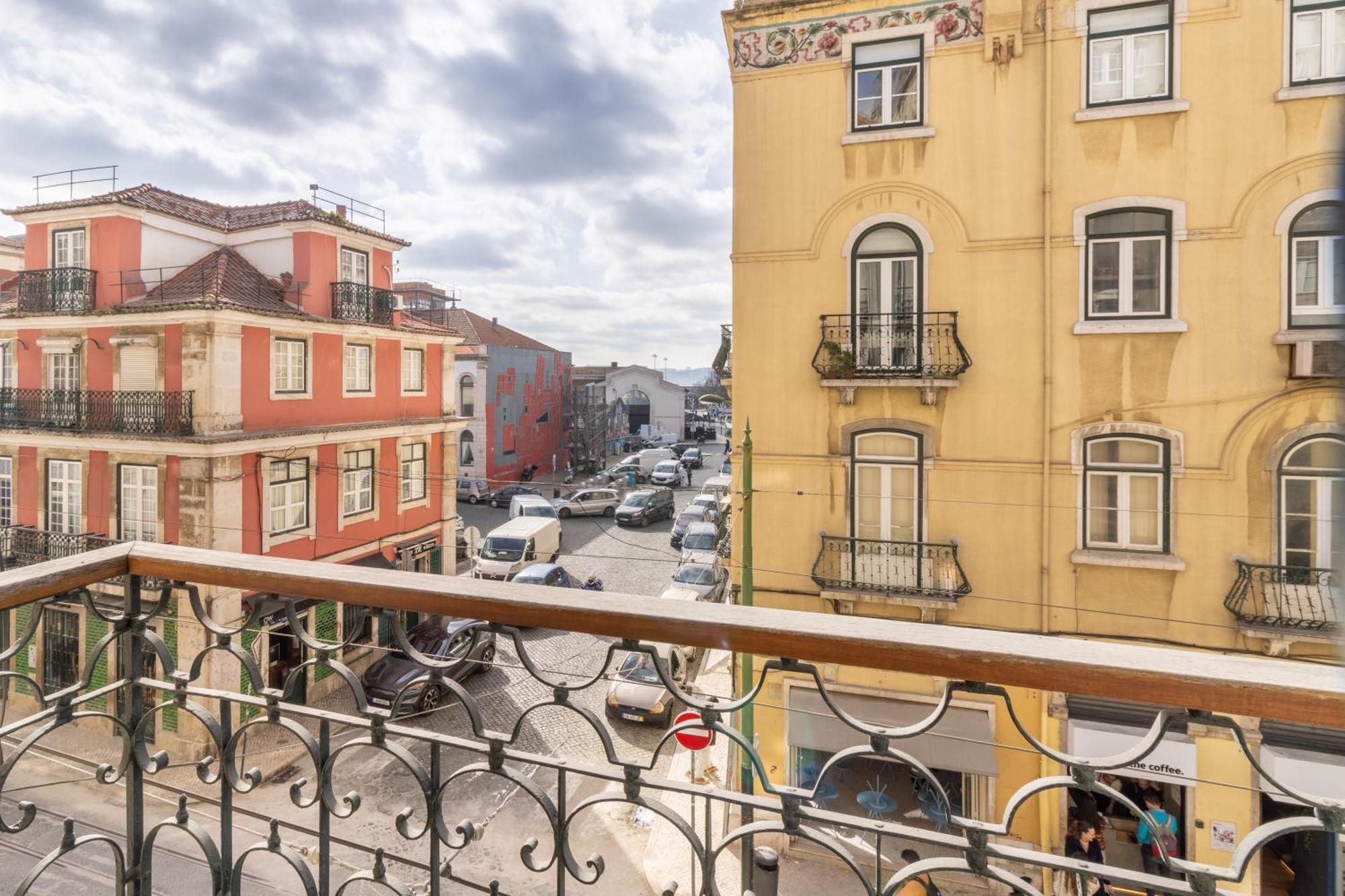 Apartament Modern 3Br, Terrace, Ac/Heating & Self Check-In Lizbona Zewnętrze zdjęcie