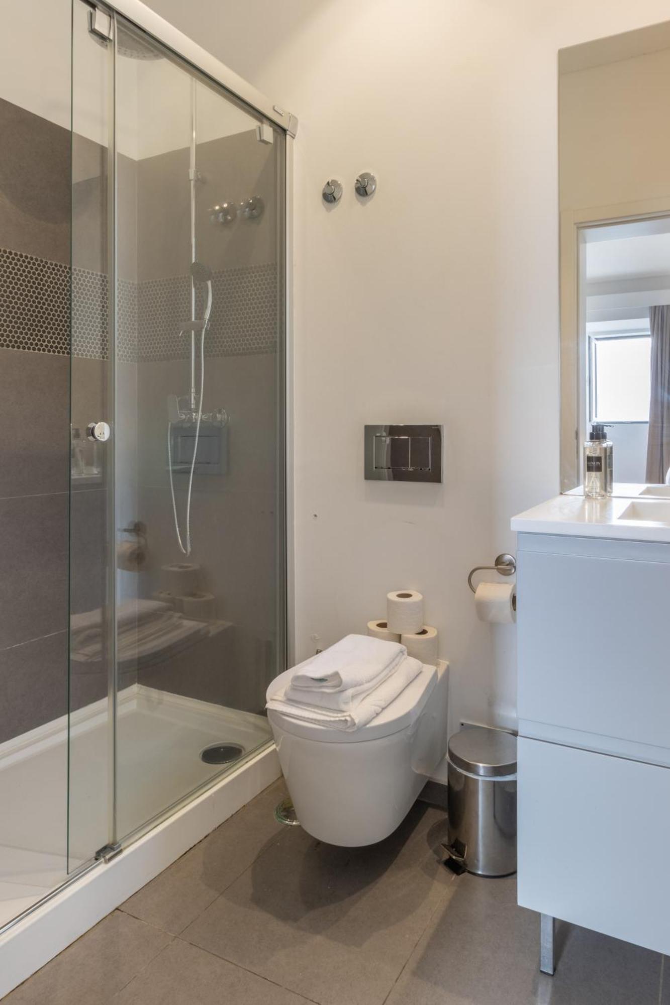 Apartament Modern 3Br, Terrace, Ac/Heating & Self Check-In Lizbona Zewnętrze zdjęcie