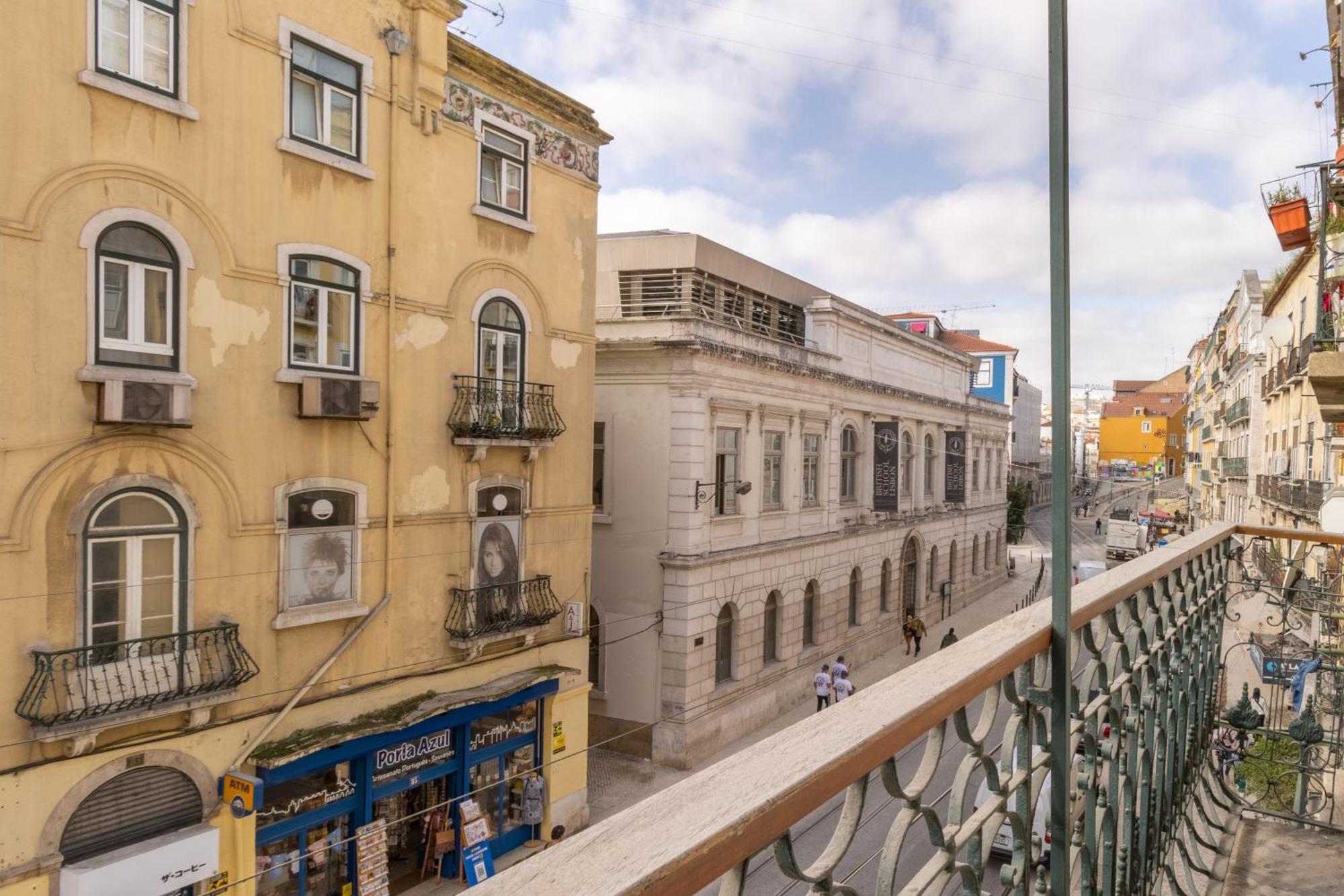 Apartament Modern 3Br, Terrace, Ac/Heating & Self Check-In Lizbona Zewnętrze zdjęcie